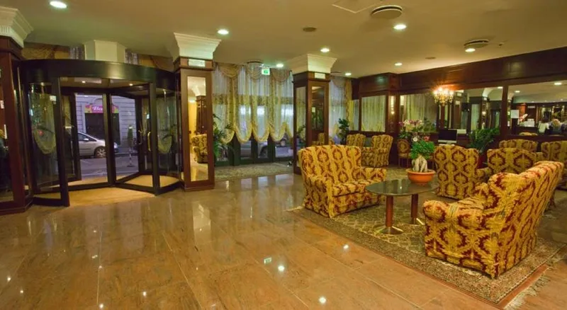 Lobby, Mythos, Milan
