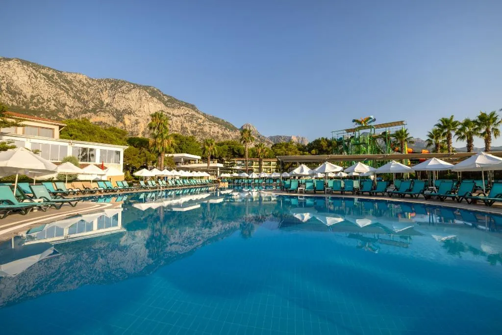 Pool, Crystal Flora Pearl Collection, Antalya