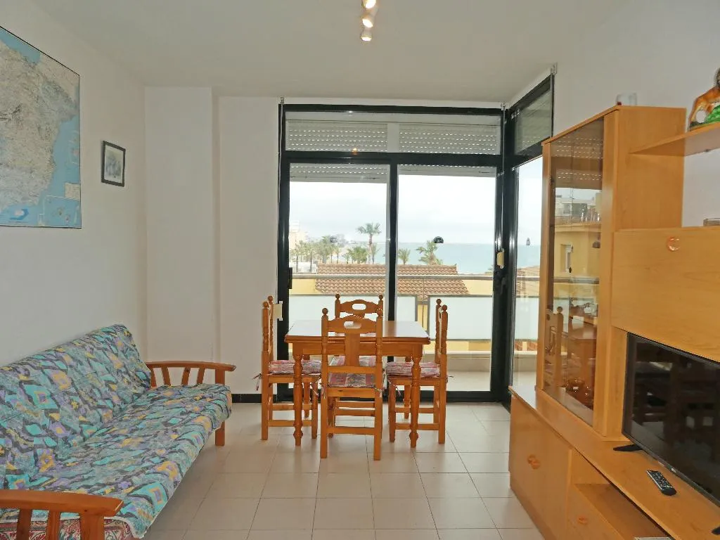 APARTMENT CAPACITY 6 TWO BEDROOMS Room, Apartamentos Surfing3000, Valencia