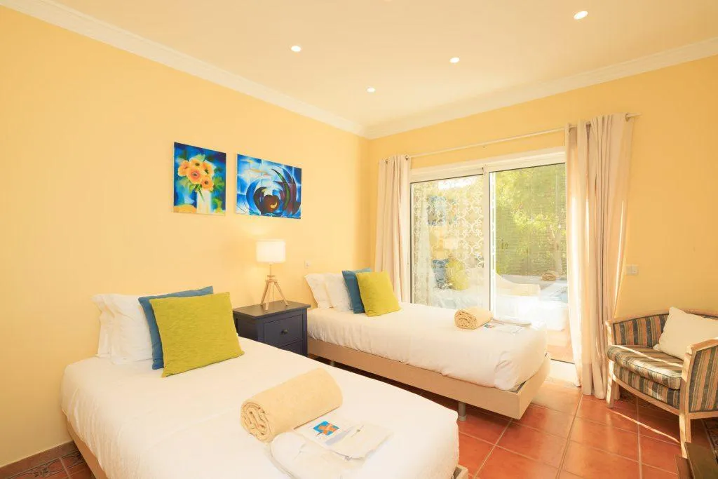 TOWNHOME THREE BEDROOMS Room, Vale Do Lobo Resort, Algarve