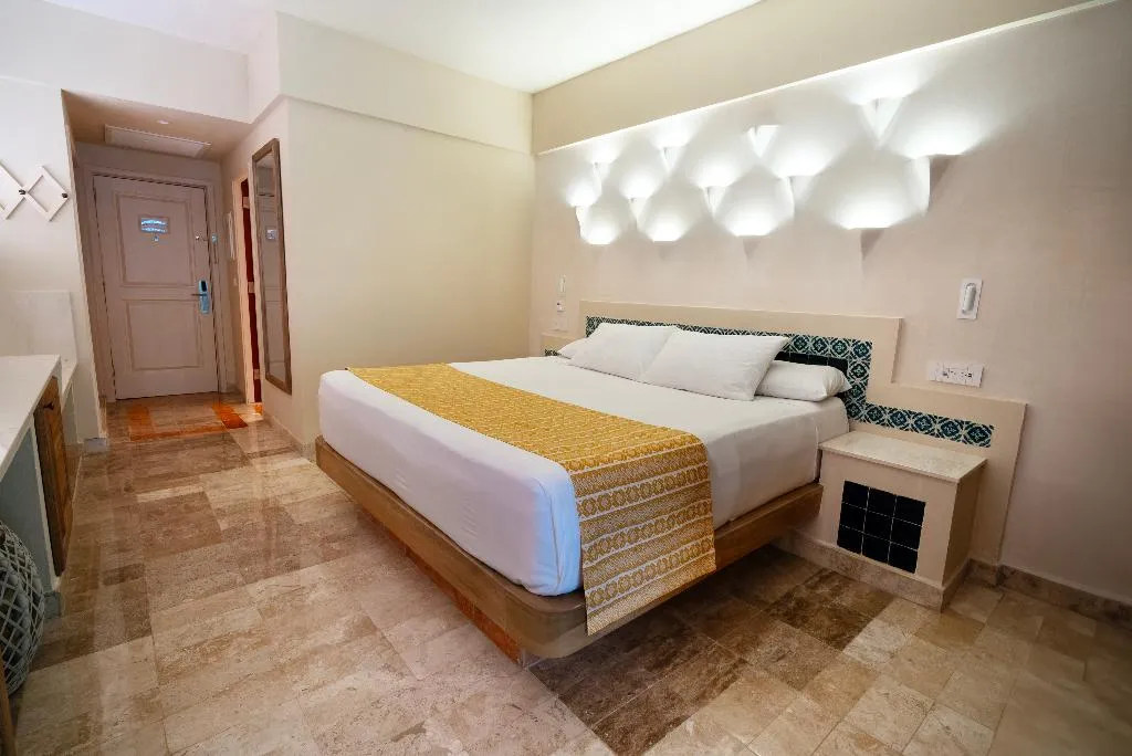 DOUBLE STANDARD Room, Iberostar Waves Tucan All Inclusive, Cancun Area