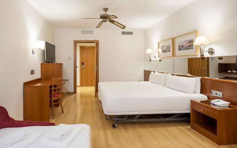 TRIPLE STANDARD Room, Ilunion Les Corts Spa, Barcelona