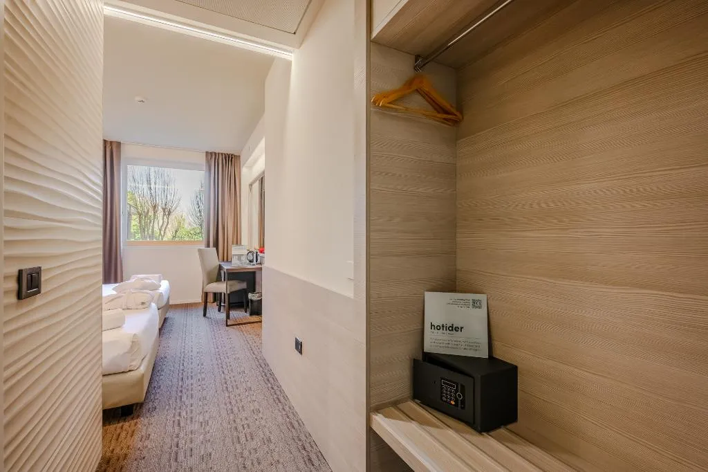 Room, Hotiday Venezia Marco Polo, Venice