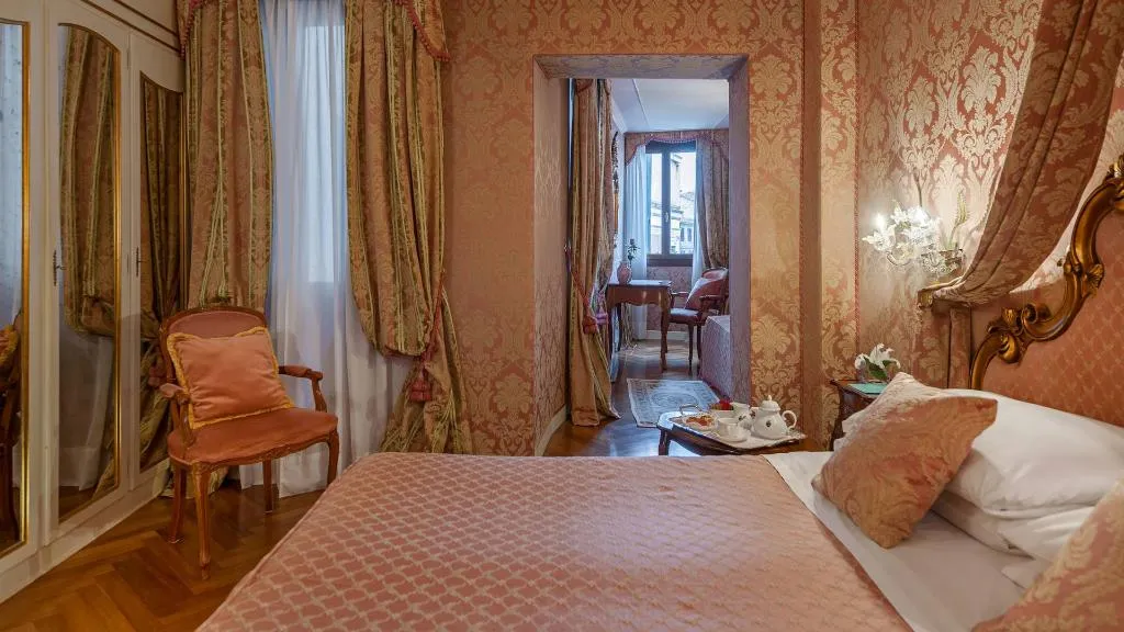 JUNIOR SUITE CAPACITY 3 Room, Antico Doge - a Member of Elizabeth Hotel, Venice