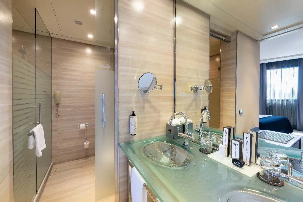 Room, Santos Maydrit Airport, Madrid