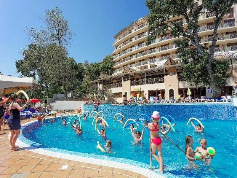 Pool, Kristal, Varna