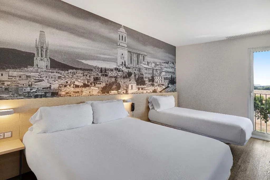 FAMILY ROOM STANDARD Room, B&B HOTEL Girona 3, Costa Brava