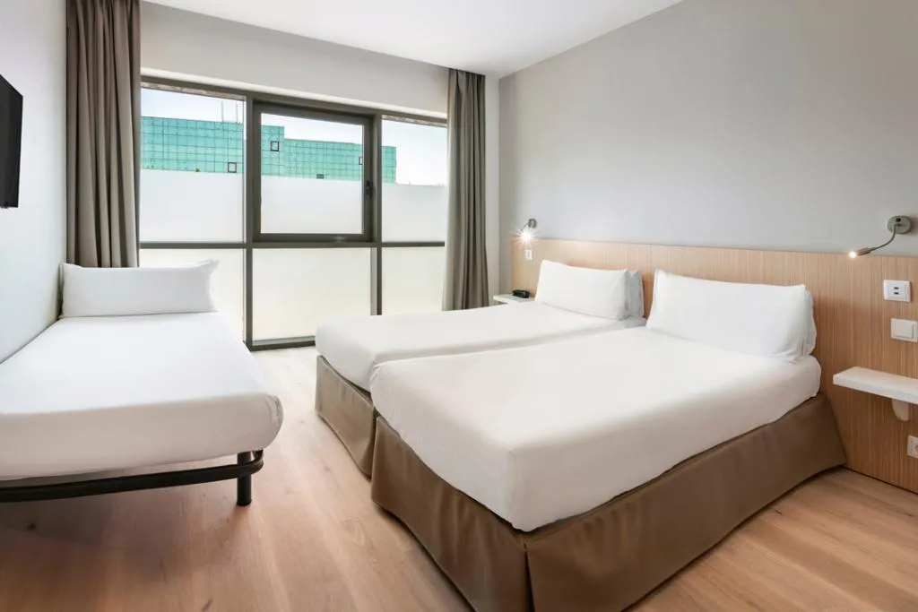 TRIPLE STANDARD Room, B&B Hotel Barcelona Sant Cugat, Barcelona