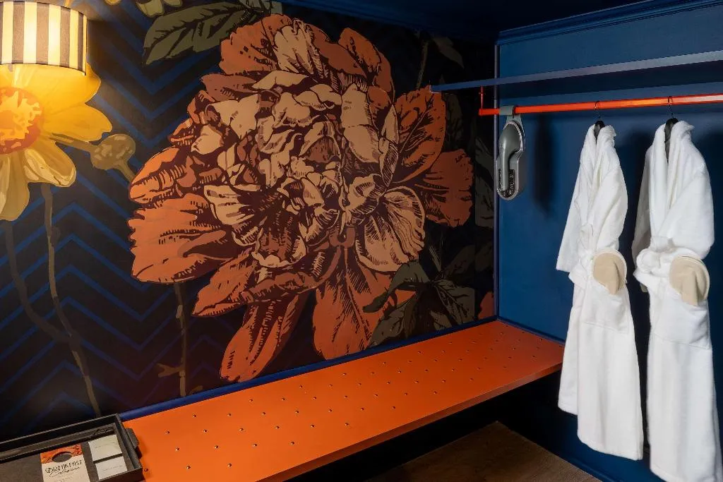 Room, Anglo American Hotel Florence, Curio Collection, Florence