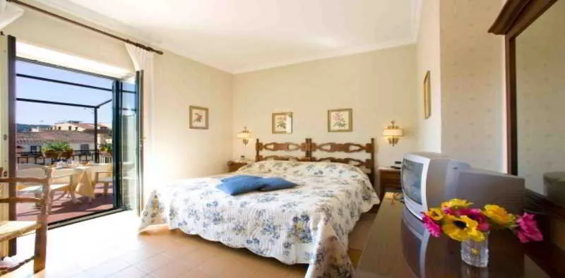 Room, Villa Di Sorrento, Naples