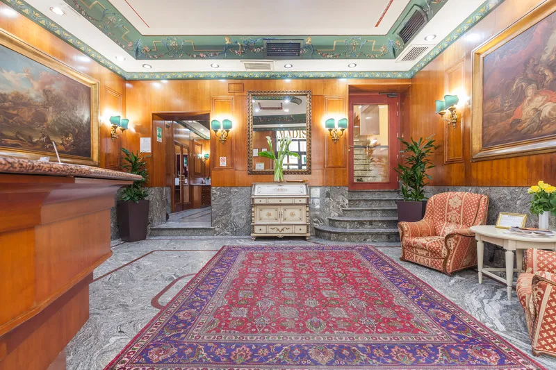 Lobby, Madison, Rome