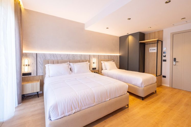 Tris3 Hotel, Kavaje