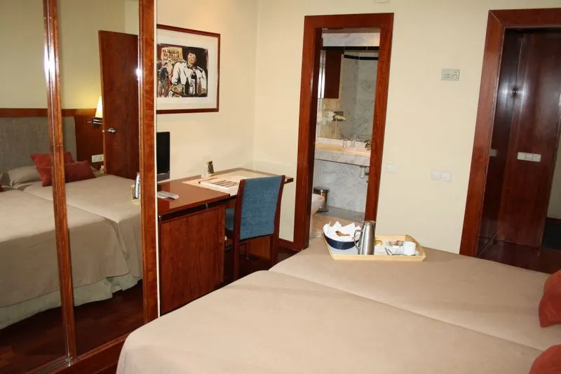 TRIPLE STANDARD Room, Hotel Pedralbes, Barcelona