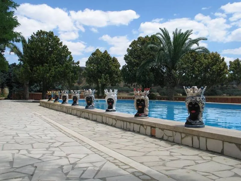Pool, Colle San Mauro, Catania