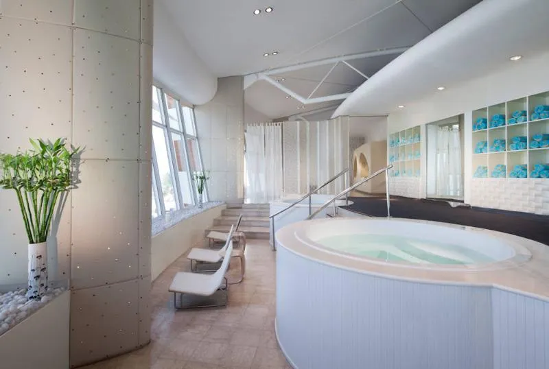 Sports and Entertainment, Jumeirah Beach Hotel Dubai, Dubai