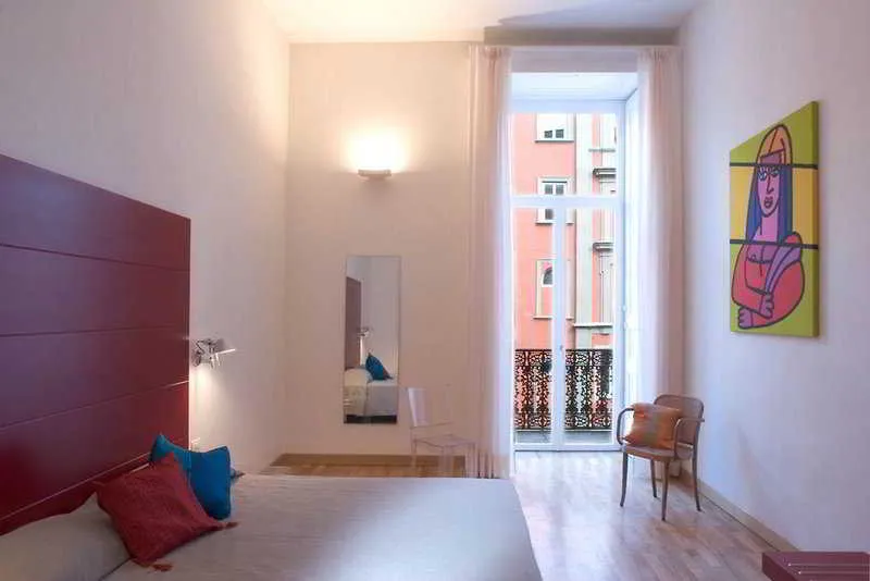 Room, Piazza Bellini, Naples
