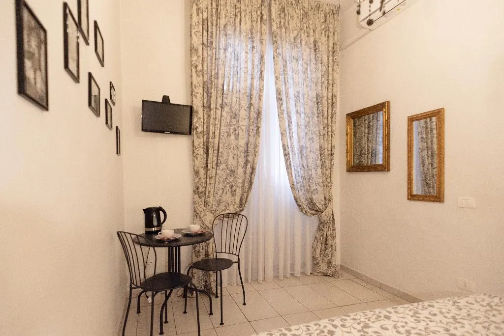 Double or Twin STANDARD Room, B&B Dei Decumani di Napoli, Naples