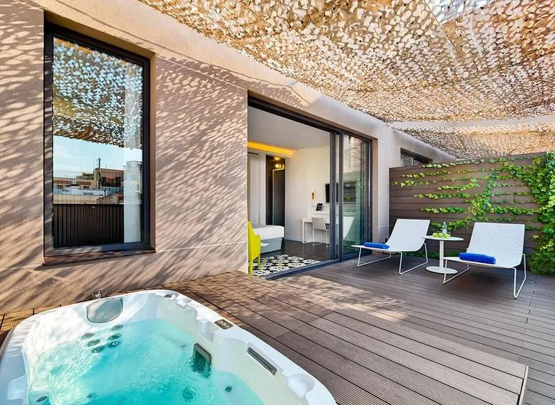 JUNIOR SUITE STANDARD Room, H10 Urquinaona Plaza, Barcelona
