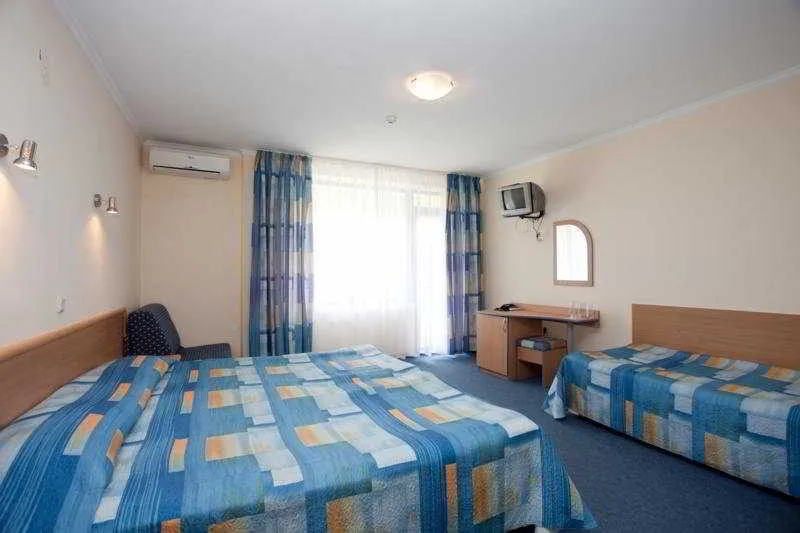 Room, Blue Sky, Varna