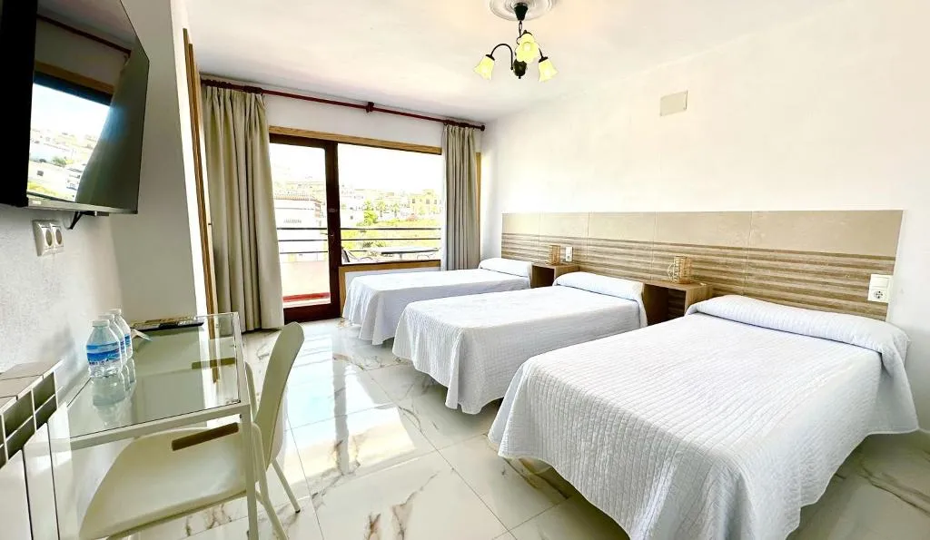 TRIPLE ECONOMY Room, Hostal Sorbas, Andalucia