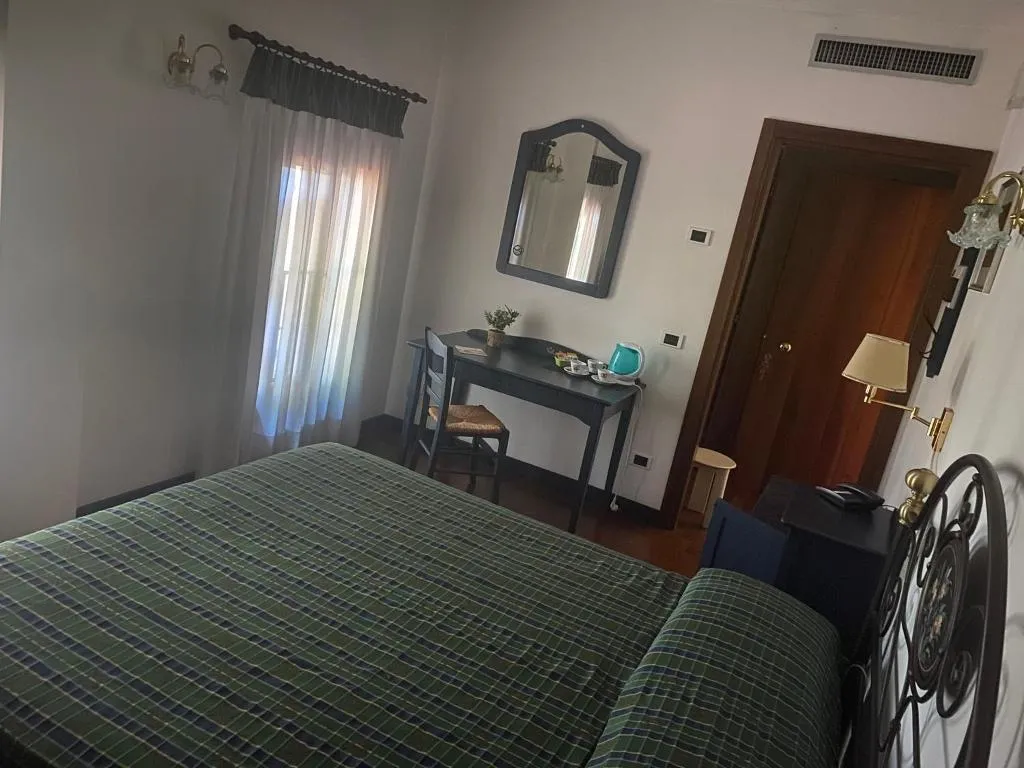 FAMILY ROOM STANDARD Room, Albergo La Bersagliera, Venice
