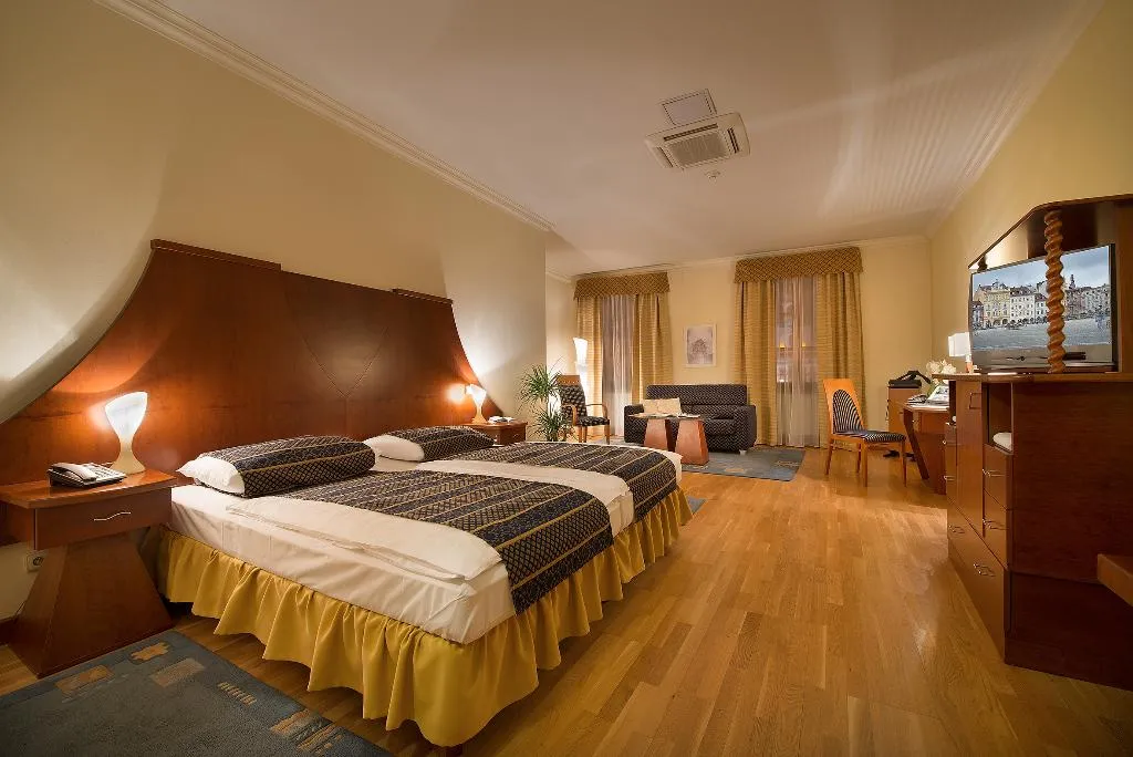 Double or Twin DELUXE Room, Grand Hotel Zvon, Prague
