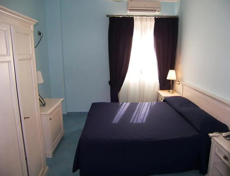 QUADRUPLE SUPERIOR Room, Parco dei Principi, Naples