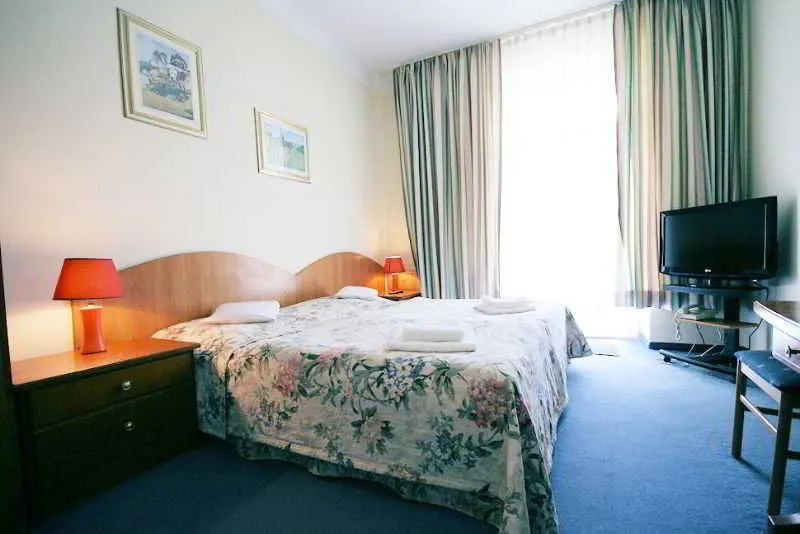 Room, Willa Carlton, Krakow