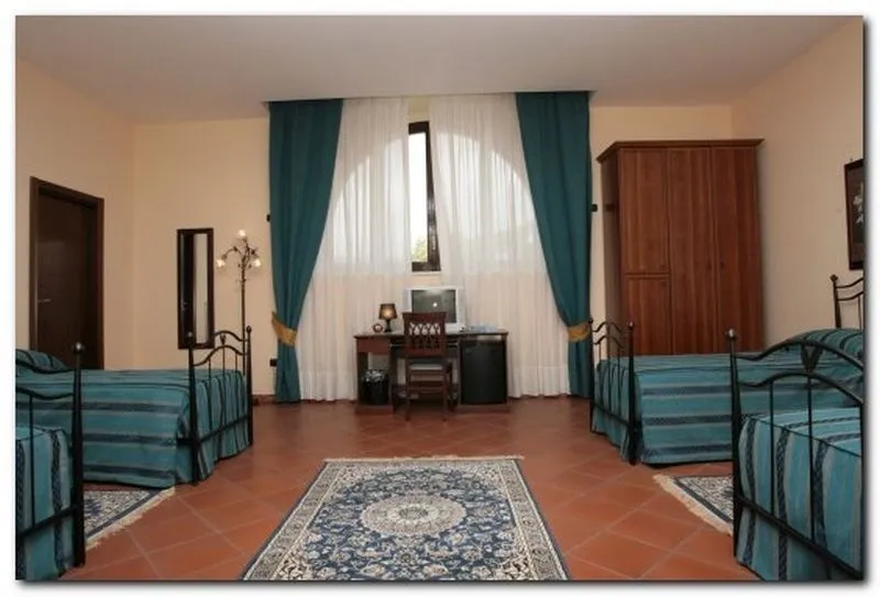 FAMILY ROOM CLASSIC Room, Grand Hotel Capodimonte, Naples