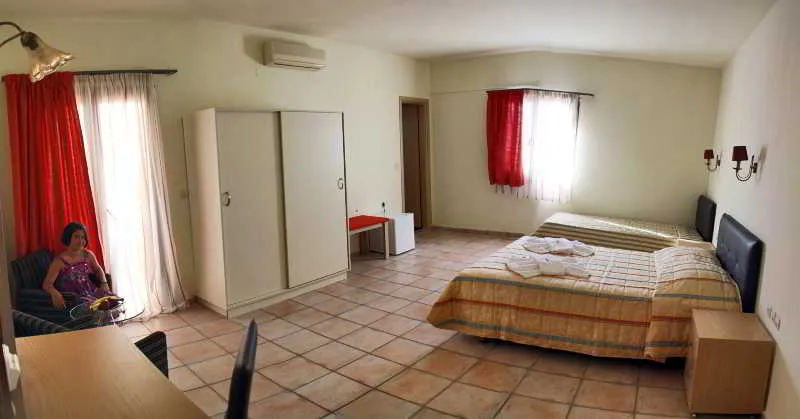 Room, Eleonora, Crete
