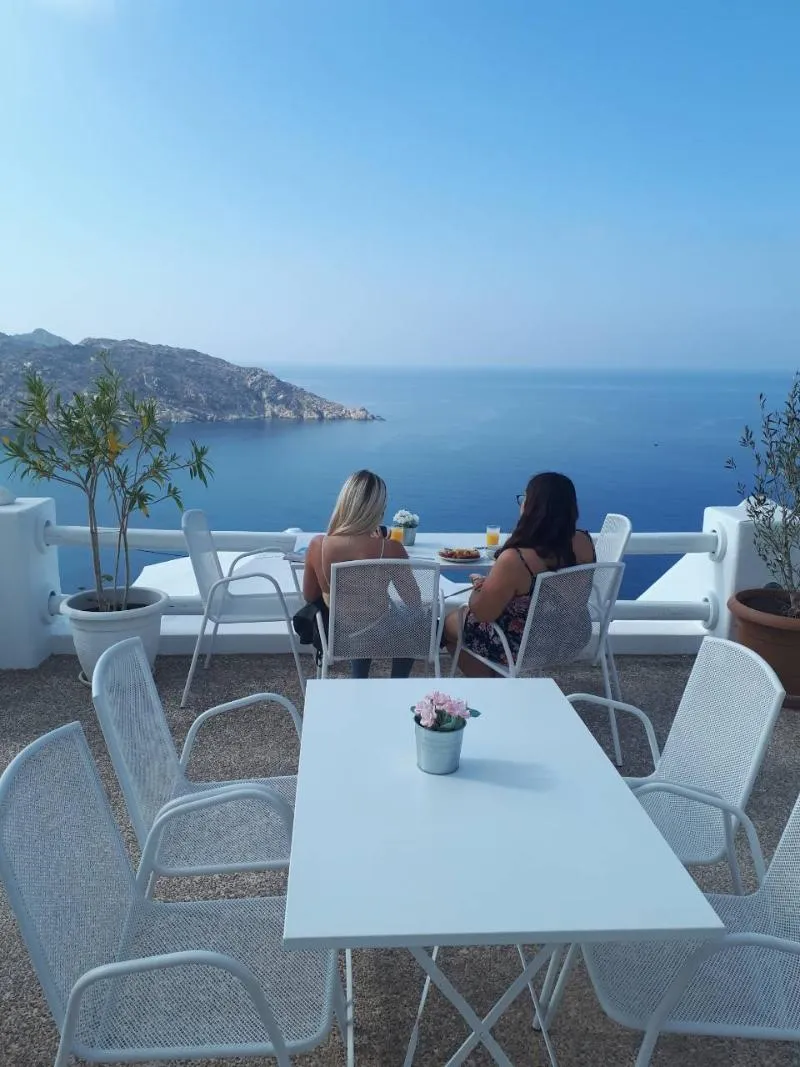 Bar, Petradi, Santorini