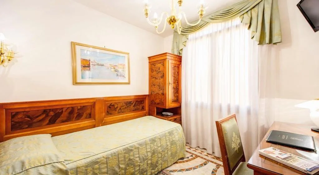 SINGLE STANDARD Room, Antica Casa Carettoni, Venice