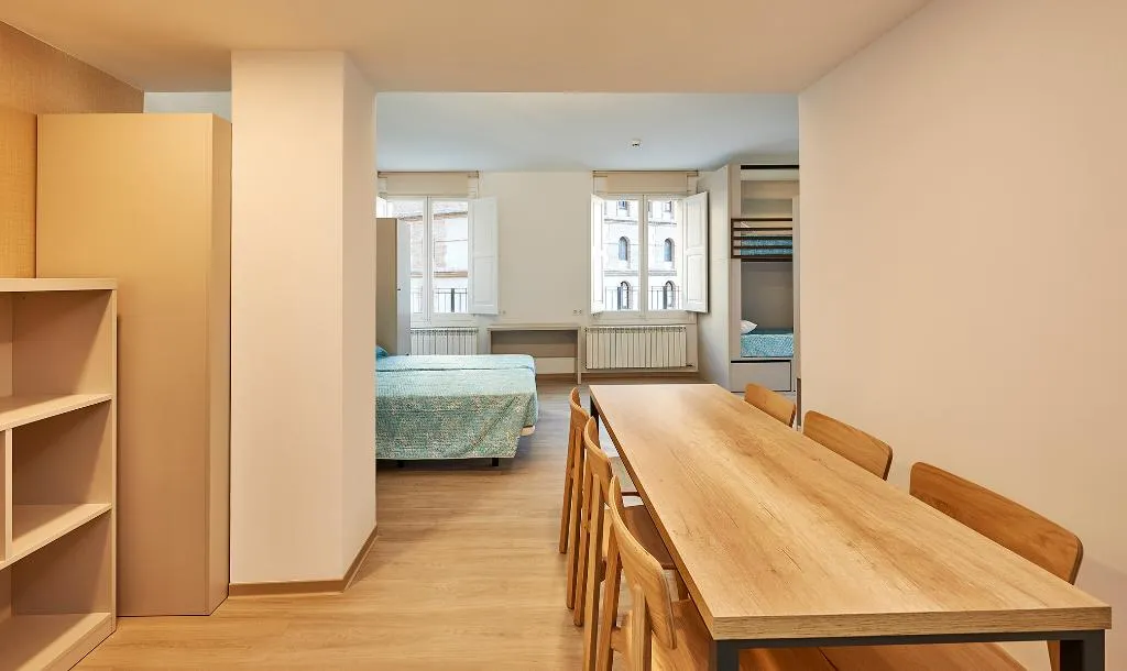FAMILY ROOM CAPACITY 4 Room, Alberg Abat Oliba, Barcelona