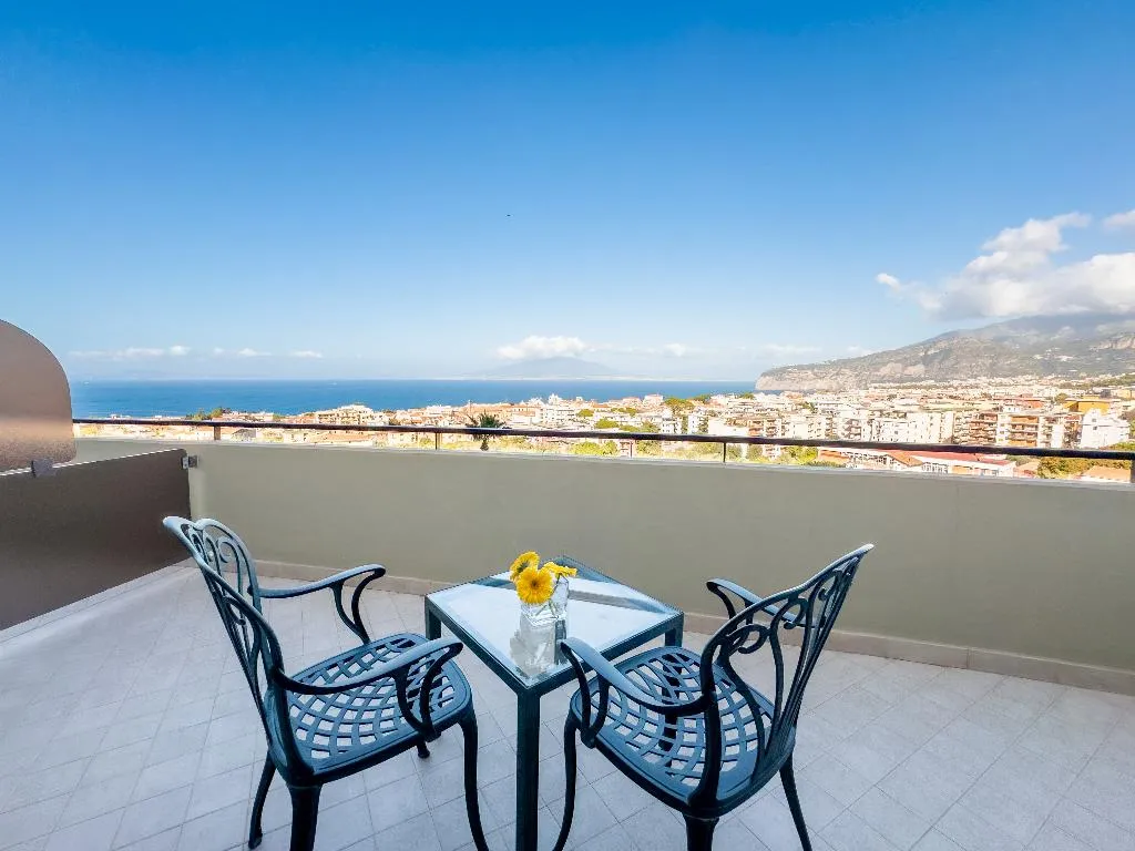 DOUBLE SINGLE USE DELUXE Room, Hilton Sorrento Palace, Naples