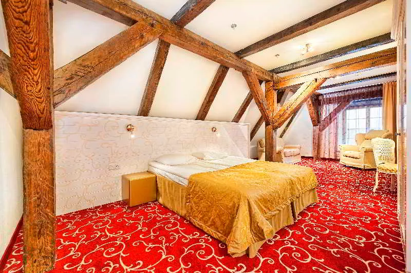 Room, Meriton Old Town Garden, Tallinn