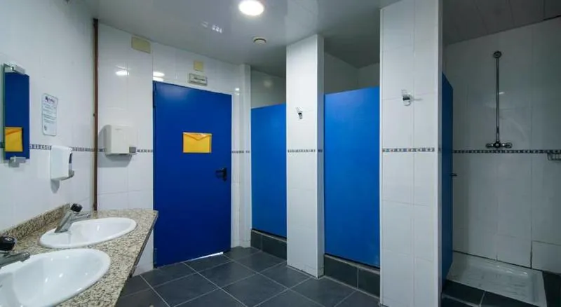 FAMILY ROOM CAPACITY 6 WITH SHARED BATHROOM Room, Mellow Youth Hostel, Barcelona