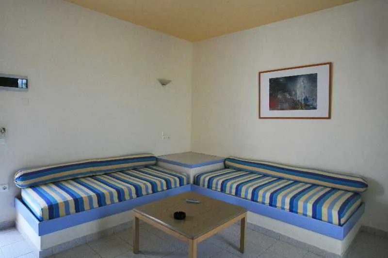 Room, Irinna, Rhodes