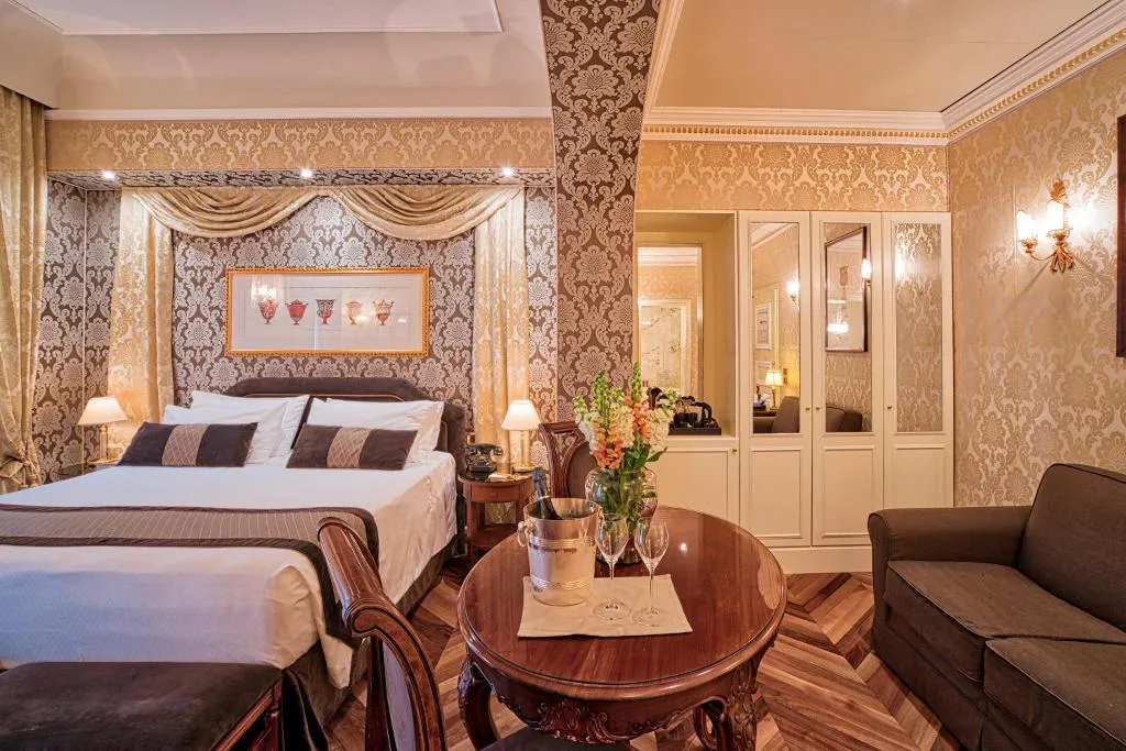 JUNIOR SUITE LAGOON VIEW Room, Londra Palace Venezia, Venice
