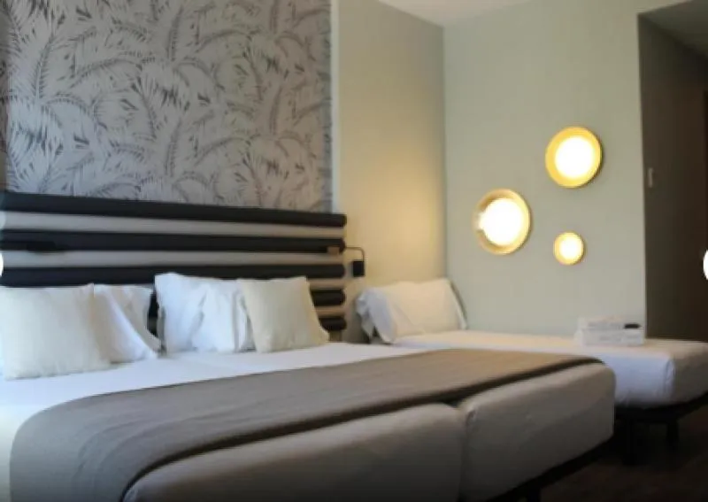 TRIPLE DELUXE Room, Abba Sevilla, Seville
