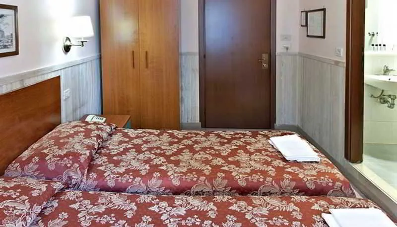 Room, Pyramid, Rome