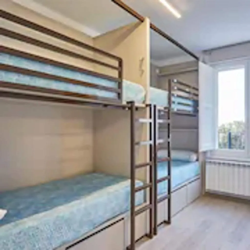 QUADRUPLE BUNK BED Room, Alberg Abat Oliba, Barcelona