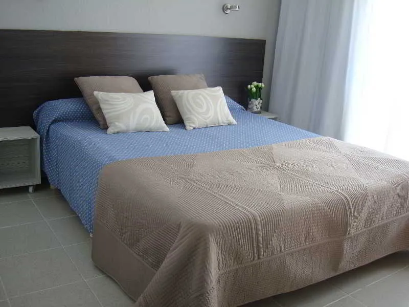 Room, Tahiti, Costa Dorada