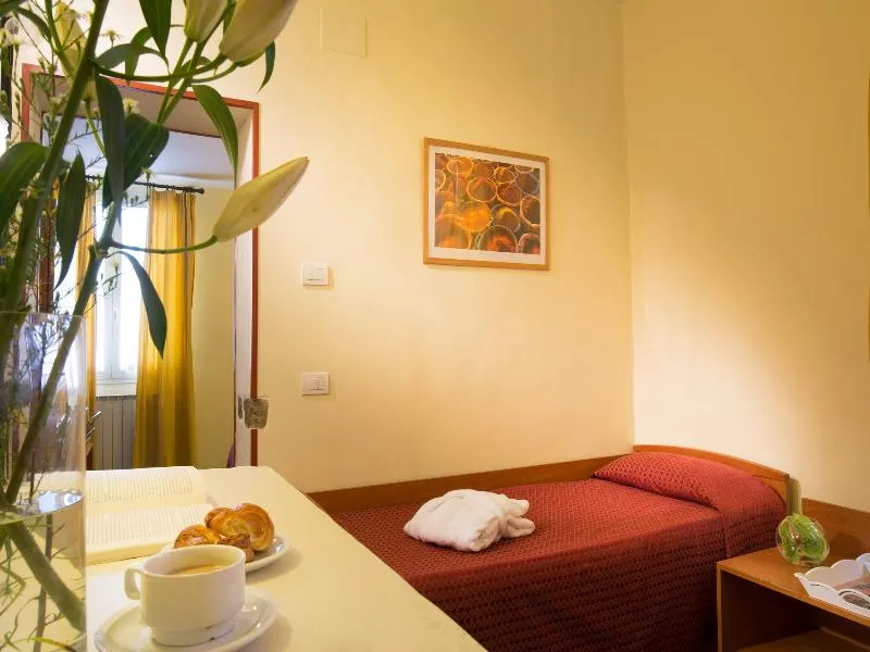 Room, Albergo Montreal, Florence