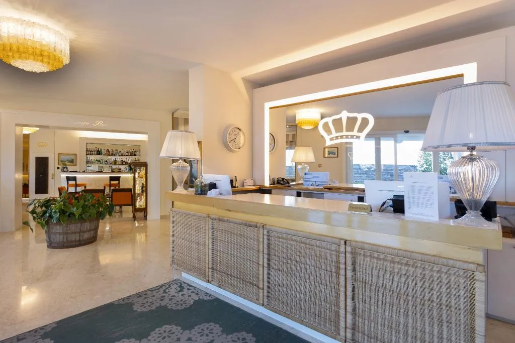 Lobby, Hotel Regina Sorrento, Naples