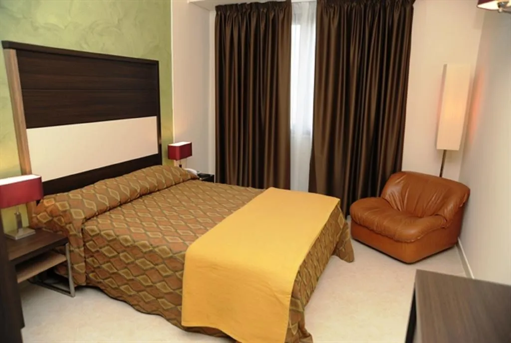 DOUBLE STANDARD Room, Viola Palace Hotel, Catania