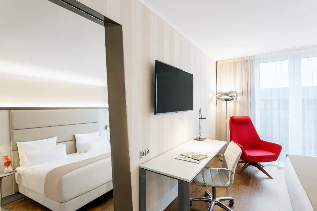 DOUBLE WITH TERRACE Room, NH Collection Berlin Mitte am Checkpoint Charlie, Berlin