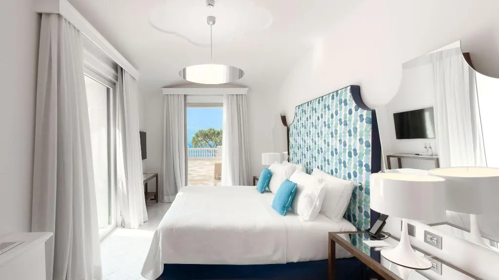 SUITE SEA VIEW WITH TERRACE Room, Grand Hotel Europa Palace, Naples