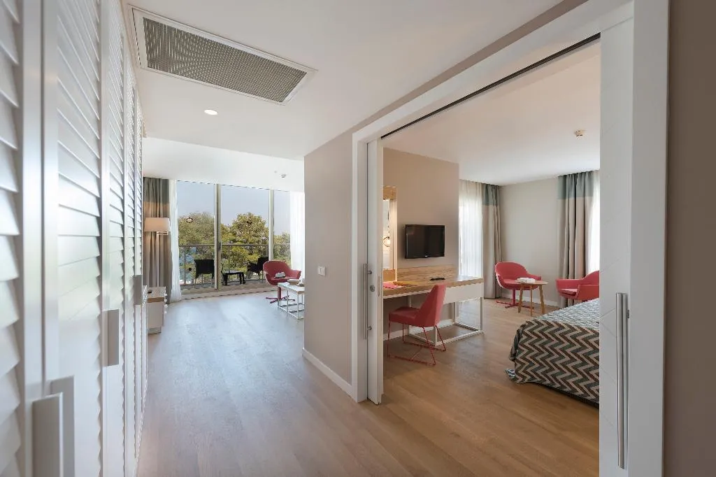 SUITE DELUXE WITH JACUZZI Room, Akra Kemer Hotel, Antalya