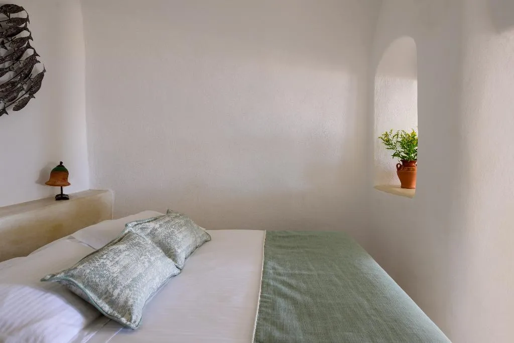 JUNIOR SUITE STANDARD Room, Fanari Villas, Santorini