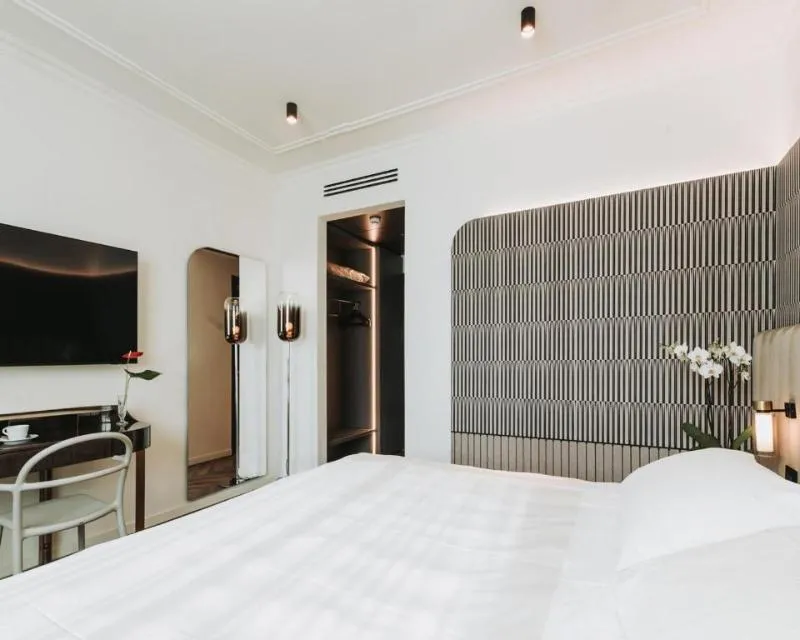 DOUBLE EXECUTIVE Room, Royal Garden Hotel, Milan